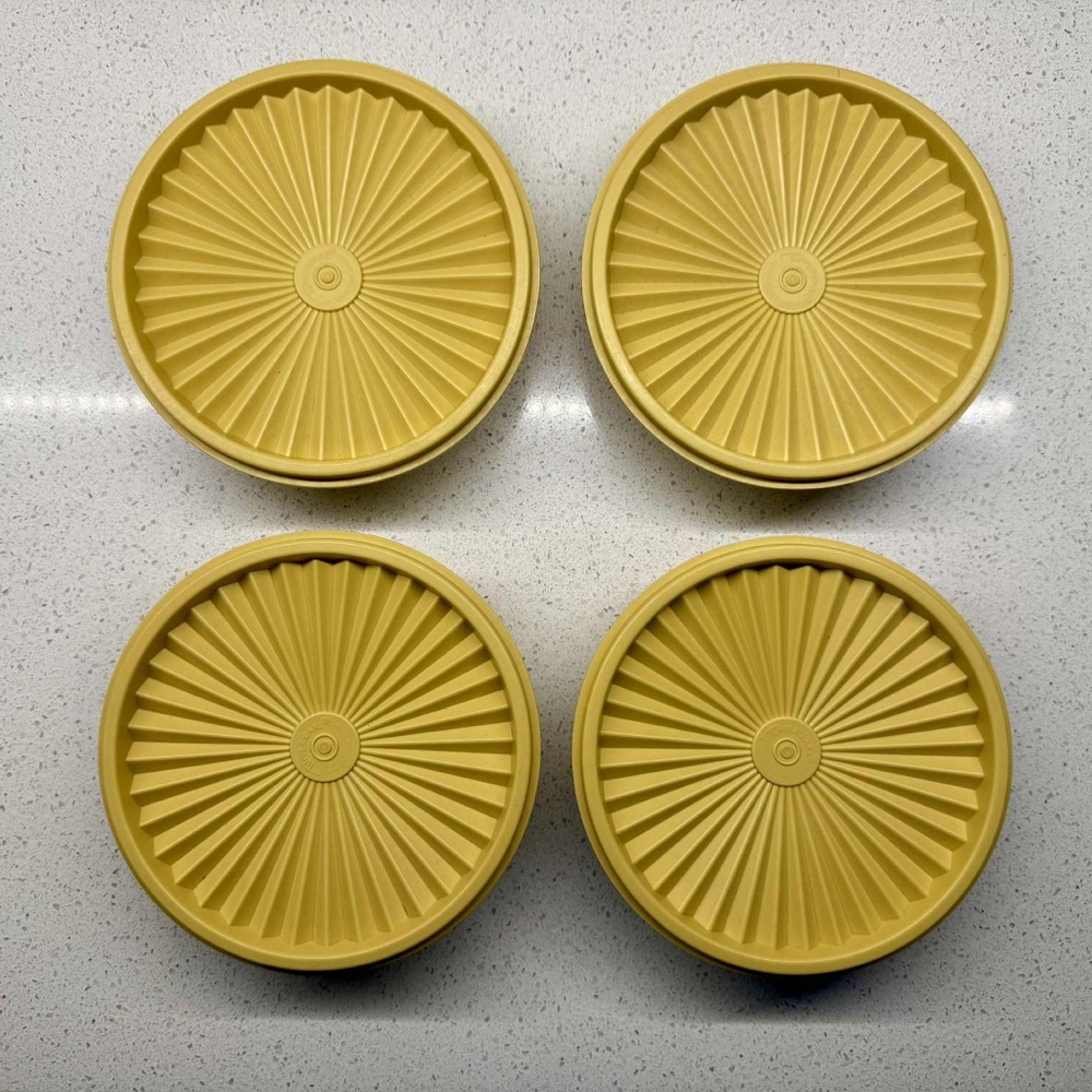 VINTAGE TUPPERWARE HARVEST GOLD SALAD BOWL SET 6 BOWLS & SERVING BOWL - Picture 2 of 5